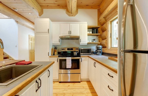 La Minerve Ski Chalet | Log Home ♥ Intimacy ✦ Natural Lake Access ☼