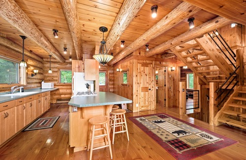 Beaver Bay Cabin | Log home-Lake Superior view, peaceful, wooded, private, near trails, sauna 2026