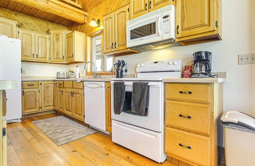 Abrams Cabin | Log Home w/Deck & Sunset Views: 19 Mi to Oconto!