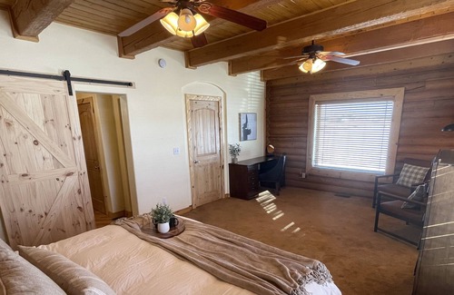Fort Valley Cabin | Log Home with Spectacular Mountain View