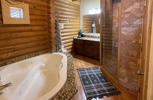 Fort Valley Cabin | Log Home with Spectacular Mountain View