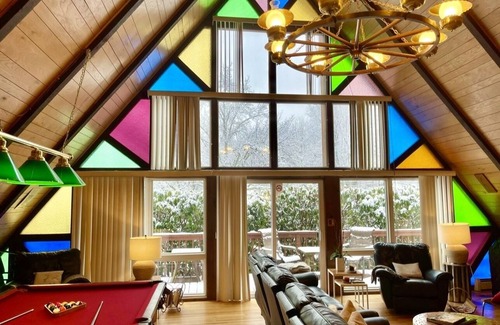 White Haven Cabin | Log House by the Lake - One of a Kind Property