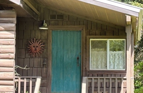 Cataldo Cabin | Log House on acreage, 30 min east of Coeur d’ Alene near Rose Lake and Medimont
