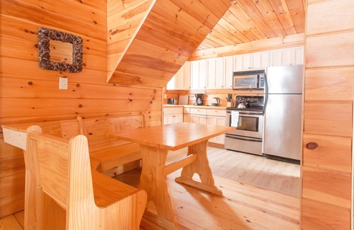 Tannersville Cabin | Log House/w Hot tub, Sauna, Bar, Mins to Hunter