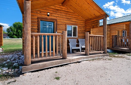 St. Charles Cabin | Log studio for two with a well-equipped kitchenette