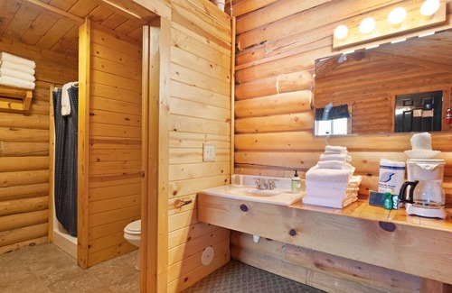 St. Charles Cabin | Log studio w/ a kitchenette, large front porch