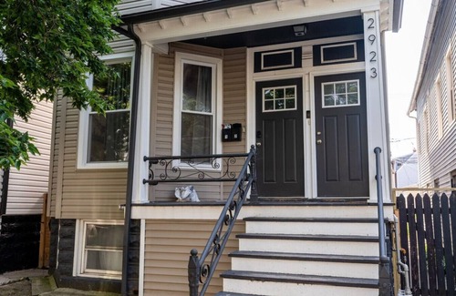 Avondale Apartment | Logan Duplex - Sleeps 14 - 2 Ba
