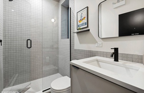 Logan Square Hotel | Logan Square SRO Hotel Room 303