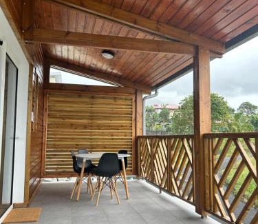 Sainte-Rose Apartment | Logement Émeraude
