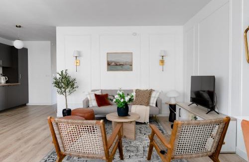 Valence Apartment | Logement 2 chambres spacieux Lit King Verdun parking gratuit