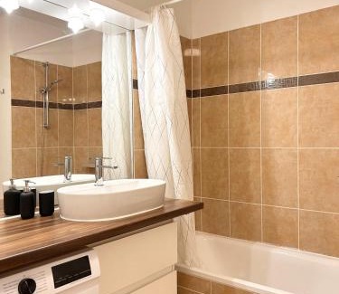 Poteries Apartment | Logement 2 pièces cosy avec parking privé