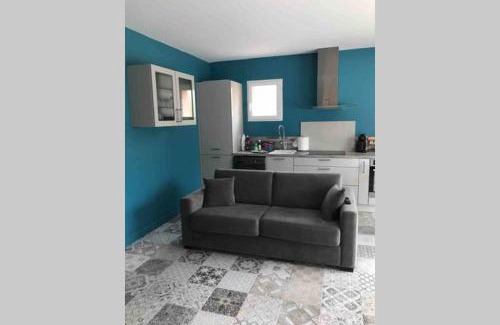 Besse-sur-Issole Apartment | Logement avec terrasse attenant à une villa