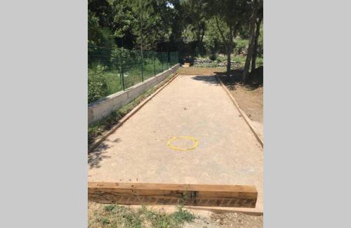 Besse-sur-Issole Apartment | Logement avec terrasse attenant à une villa