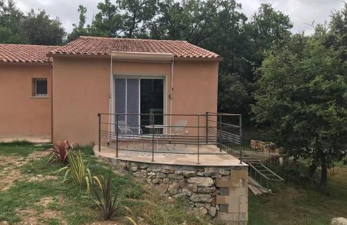 Besse-sur-Issole Apartment | Logement avec terrasse attenant à une villa