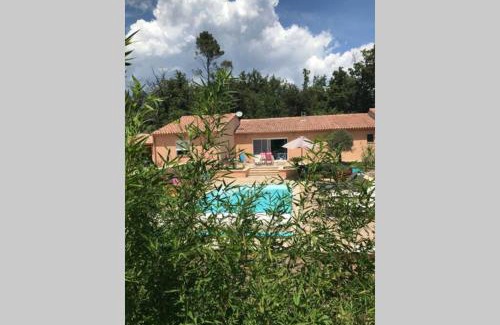 Besse-sur-Issole Apartment | Logement avec terrasse attenant à une villa