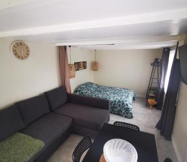 Oyre Apartment | Logement chaleureux avec parking gratuit