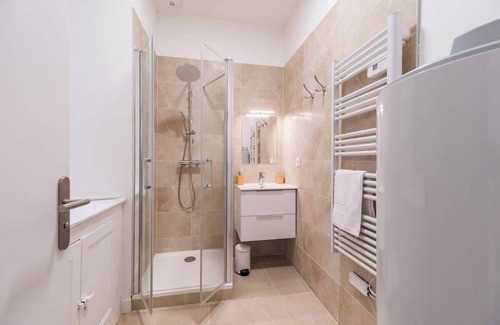 Guingamp Apartment | Logement D'exception, 4 Chambres et Babyfoot