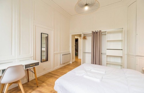 Guingamp Apartment | Logement D'exception, 4 Chambres et Babyfoot