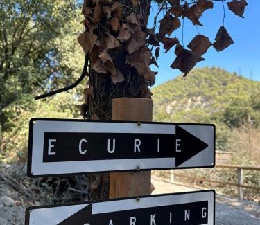 Contes Apartment | Logement dans un centre équestre