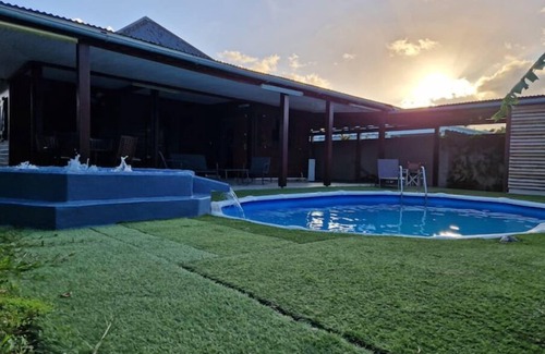 Sainte-Rose Villa | Logement Entier, Équipé D'une Piscine, Piscine à Bulles, Privée