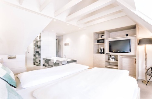 Nes Hotel | Logement Overzee