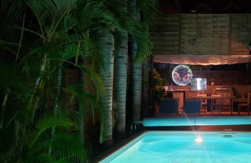 La Possession House | Logement privé comprenant chambre, salle de bain, cuisine extérieure dans belle villa avec piscine vue ocean