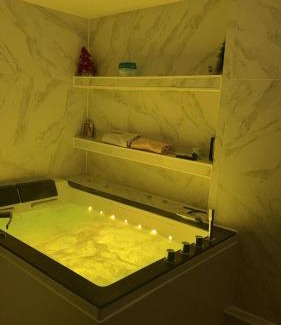 Deuil-la-Barre Apartment | Logements jacuzzi silencieux