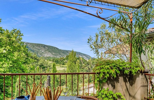 Oppede Condo | Loggia 8 Laurier | Résidence Les Petitons