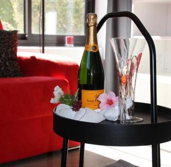 Le Puy-Sainte-Reparade House | Logis au milieu des pins