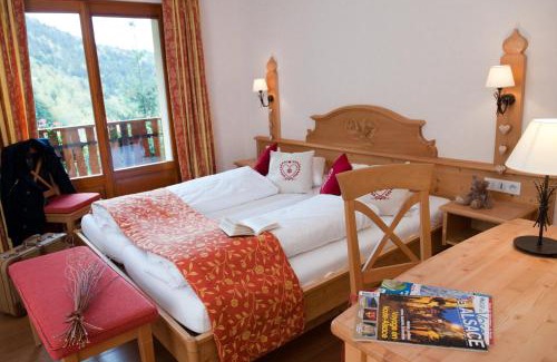 Saint-Amarin Hotel | Logis Auberge Du Mehrbachel - Hôtel & Restaurant