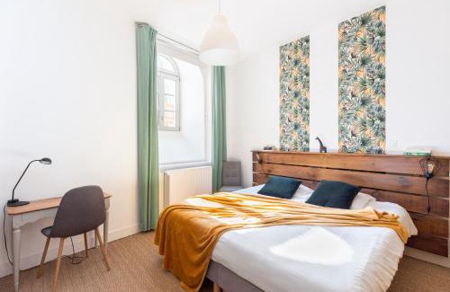 Chenehutte-Treves-Cunault House | Logis Escale - Grand Gite - Piscine