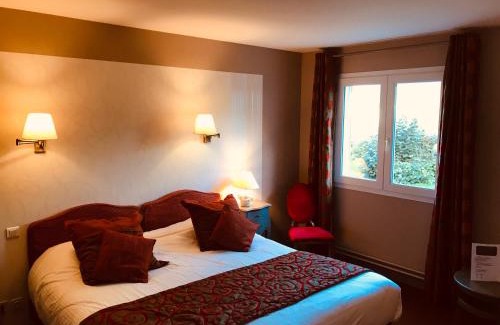 Saint-Quentin-sur-le-Homme Hotel | Logis Hôtel Restaurant Le Gue Du Holme