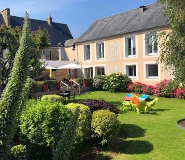 Saint-Quentin-sur-le-Homme Hotel | Logis Hôtel Restaurant Le Gue Du Holme