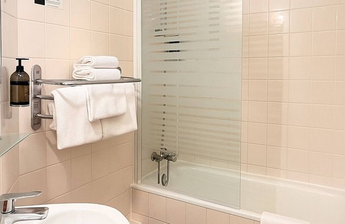 Faverges-Seythenex Hotel | Logis Hôtel de Genève