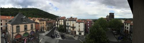 Volvic Hotel | Logis Hôtel du Commerce
