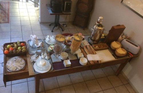 Volvic Hotel | Logis Hôtel du Commerce
