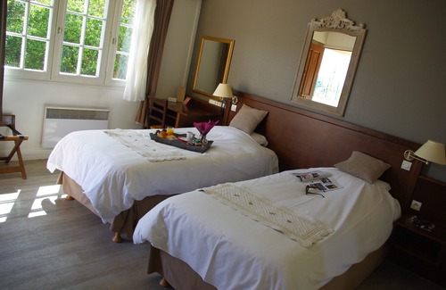 Chaufour-les-Bonnieres Hotel | LOGIS HÔTEL LES NYMPHEAS