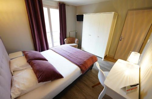 Saint-Jacques-des-Blats Hotel | Logis Hôtel Le Griou