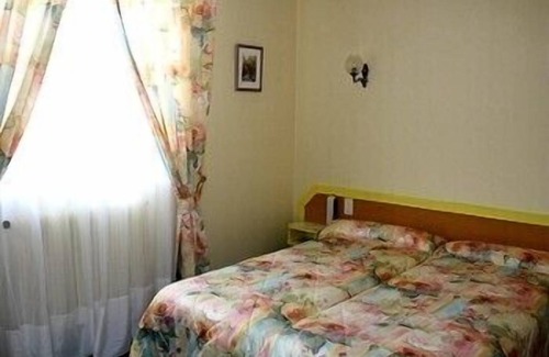 Saint-Martin-en-Bresse Hotel | Logis Hôtel Au Puits Enchanté