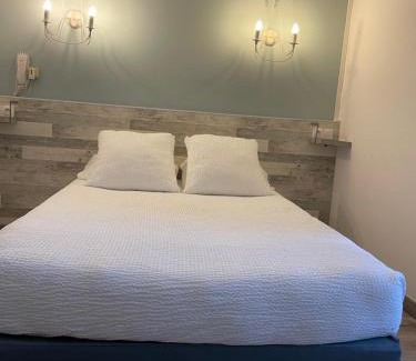 Roquemaure Hotel | Logis Hôtel Le Clement V