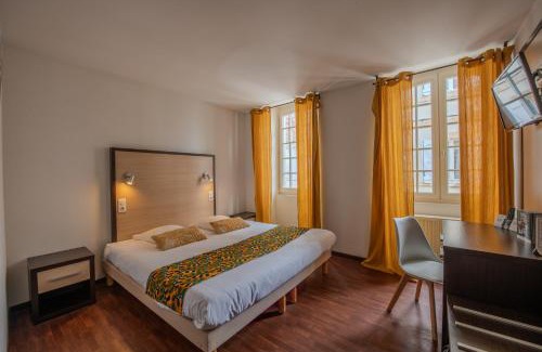 Navarrenx Hotel | Logis Hôtel le Commerce