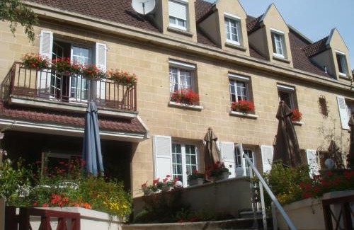 Neufchatel-en-Bray Hotel | Logis Hôtel Les Airelles Neufchâtel En Bray