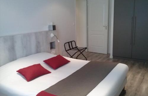 Hangest-sur-Somme Hotel | LOGIS - Hôtel Restaurant Du Canard