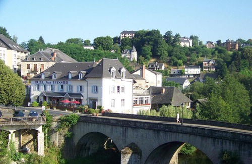 Uzerche Hotel | Logis Hôtel Teyssier