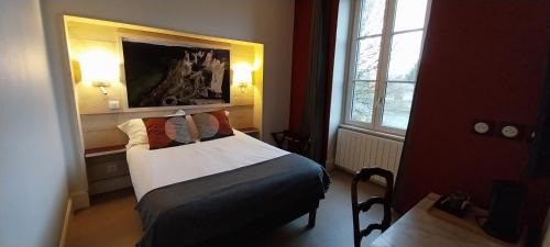Saint-Remy-de-Blot Hotel | Logis hôtels Auberge du Château