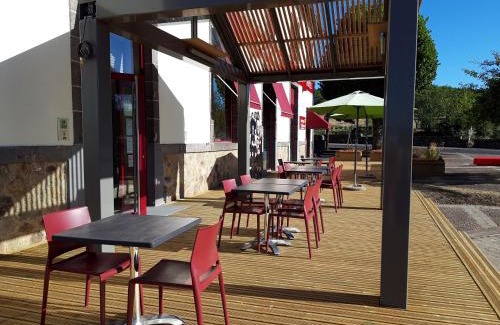 Saint-Remy-de-Blot Hotel | Logis hôtels Auberge du Château