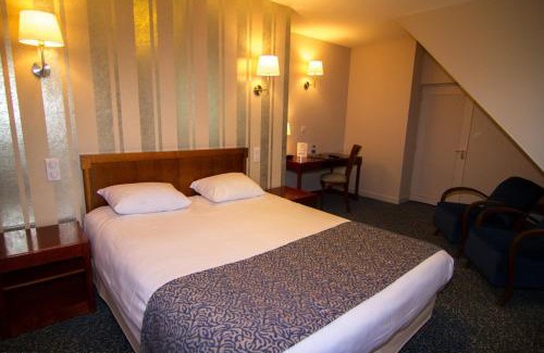 Combourg Hotel | Logis Hotel Du Chateau