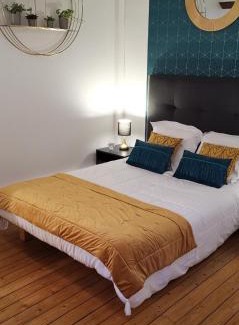 Bourbon-Lancy Hotel | Logis Hotel La Tourelle du Beffroi