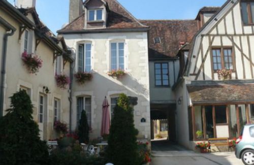 Ligny-le-Chatel Hotel | LOGIS HOTEL - Le Relais Saint Vincent