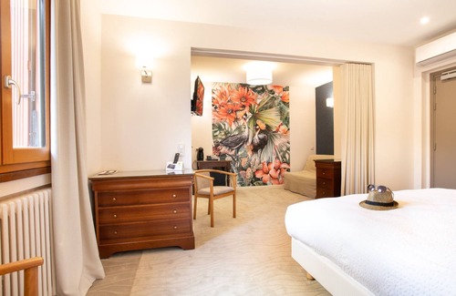 Saint-Cirgue Hotel | Logis Hotel Restaurant Du Pont